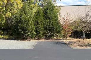 2325 NW Highland Ave, Grants Pass, OR 97526 - Photo 13