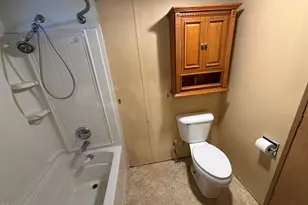 2325 NW Highland Ave, Grants Pass, OR 97526 - Photo 9