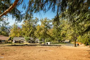 1105 NE Beacon Dr, Grants Pass, OR 97526 - Photo 35