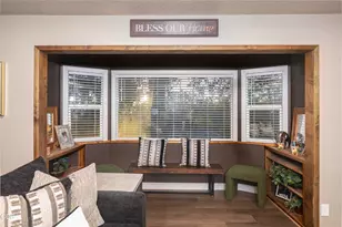 1105 NE Beacon Dr, Grants Pass, OR 97526 - Photo 9