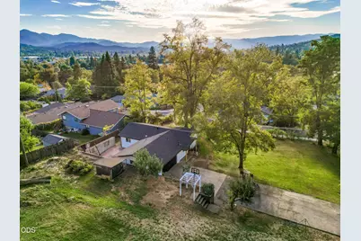 1105 NE Beacon Drive, Grants Pass, OR 97526 - Photo 29