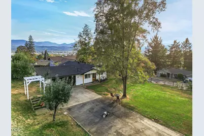 1105 NE Beacon Drive, Grants Pass, OR 97526 - Photo 27