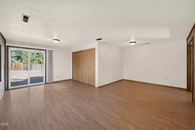 231 SE Airpark Drive, Bend, OR 97702 - Photo 15