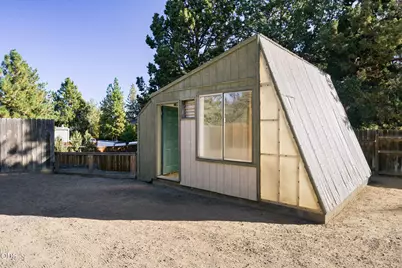 231 SE Airpark Drive, Bend, OR 97702 - Photo 33