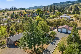 3583 Ross Ln, Central Point, OR 97502 - Photo 41