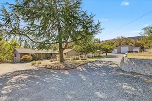 3583 Ross Ln, Central Point, OR 97502 - Photo 1