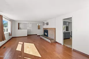 1163 N 3rd St, Central Point, OR 97502 - Photo 5