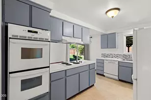 1163 N 3rd St, Central Point, OR 97502 - Photo 9