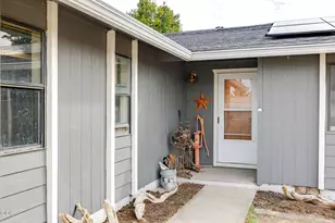 3098 NE Tennessee Ln, Prineville, OR 97754 - Photo 3