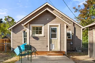 911 SW I St, Grants Pass, OR 97526 - Photo 19