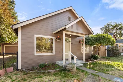 911 SW I Street, Grants Pass, OR 97526 - Photo 1