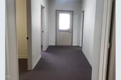 242 SW 4th Street #E, Madras, OR 97741 - Photo 3