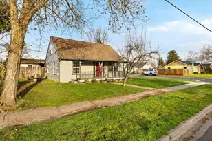 415 Summit Ave, Medford, OR 97501 - Photo 3
