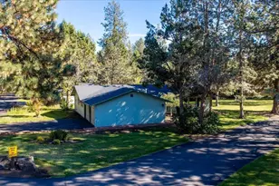 20757 St George Ct, Bend, OR 97702 - Photo 5