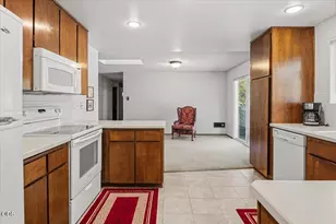 20757 St George Ct, Bend, OR 97702 - Photo 11