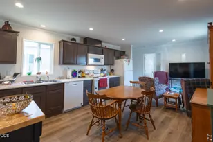 460 Arnos St, Talent, OR 97540 - Photo 7
