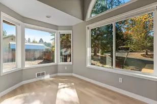 20886 King David Ave, Bend, OR 97702 - Photo 15