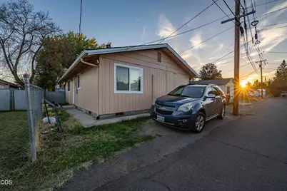 842 W 13th Street, Medford, OR 97501 - Photo 41