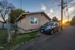 842 W 13th St, Medford, OR 97501 - Photo 41