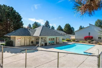 1050 NE Butler Market #APT 3, Bend, OR 97701 - Photo 31