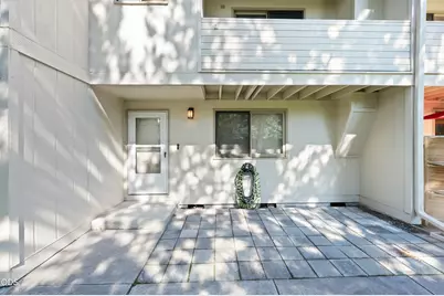 1050 NE Butler Market #APT 3, Bend, OR 97701 - Photo 3