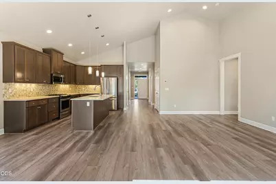1646 NW Upas Avenue, Redmond, OR 97756 - Photo 27