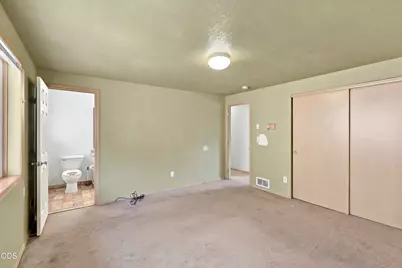 18525 E Evans Creek Road, Rogue River, OR 97537 - Photo 17