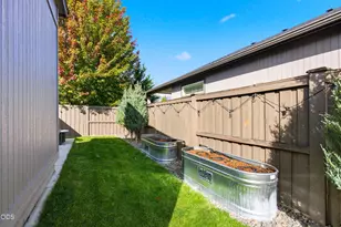 21124 Azalia Ave, Bend, OR 97702 - Photo 25