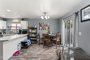 1375 Circle Wood Dr, Central Point, OR 97502 - Photo 9