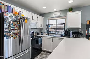 1375 Circle Wood Dr, Central Point, OR 97502 - Photo 11