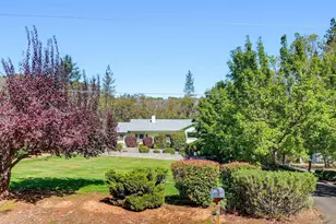 42 Tenney Dr, Rogue River, OR 97537 - Photo 3