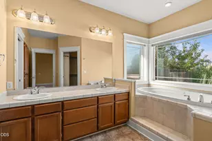 635 Cedarwood Dr, Eagle Point, OR 97524 - Photo 13