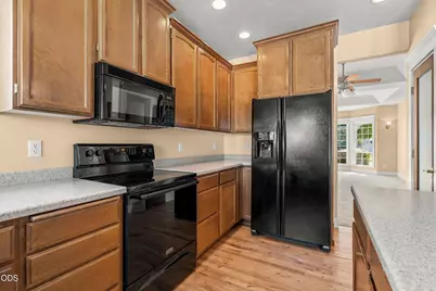 635 Cedarwood Drive, Eagle Point, OR 97524 - Photo 9