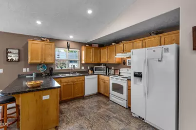 915 NE Yew Street, Prineville, OR 97754 - Photo 7