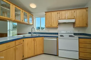 811 Riley Rd, Eagle Point, OR 97524 - Photo 9