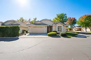 1834 NW Nickernut Pl, Redmond, OR 97756 - Photo 1
