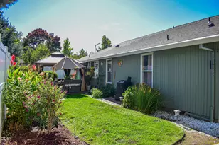1122 Easthills Ct, Medford, OR 97504 - Photo 17