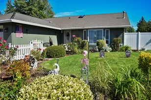 1122 Easthills Ct, Medford, OR 97504 - Photo 21