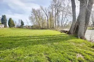 335 Beechwood Dr, Grants Pass, OR 97526 - Photo 29