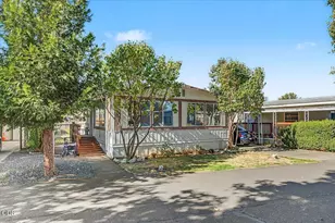 335 Beechwood Dr, Grants Pass, OR 97526 - Photo 3