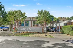 335 Beechwood Dr, Grants Pass, OR 97526 - Photo 1