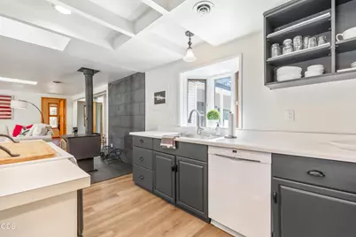 305 W Washington Avenue, Sisters, OR 97759 - Photo 11