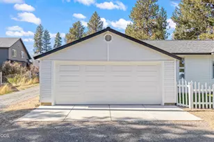 305 W Washington Ave, Sisters, OR 97759 - Photo 27