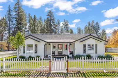 305 W Washington Avenue, Sisters, OR 97759 - Photo 1