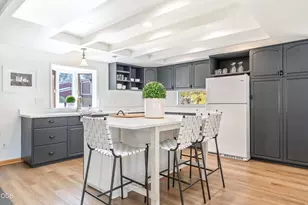 305 W Washington Ave, Sisters, OR 97759 - Photo 9