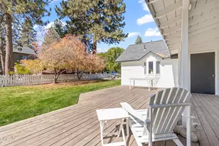 305 W Washington Ave, Sisters, OR 97759 - Photo 5