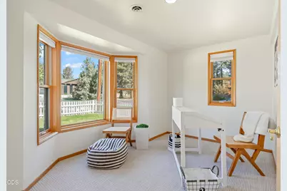 305 W Washington Avenue, Sisters, OR 97759 - Photo 17