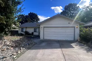 583 Snowy Butte Ln, Central Point, OR 97502 - Photo 3