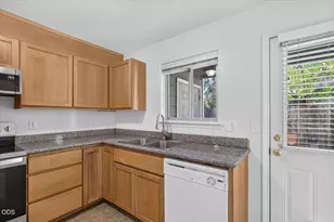450 Midway Rd, Medford, OR 97501 - Photo 9