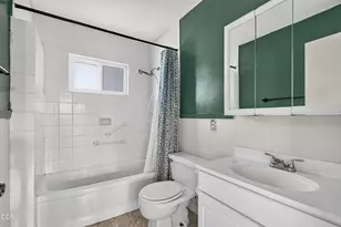 1020 Oak St, Central Point, OR 97502 - Photo 11